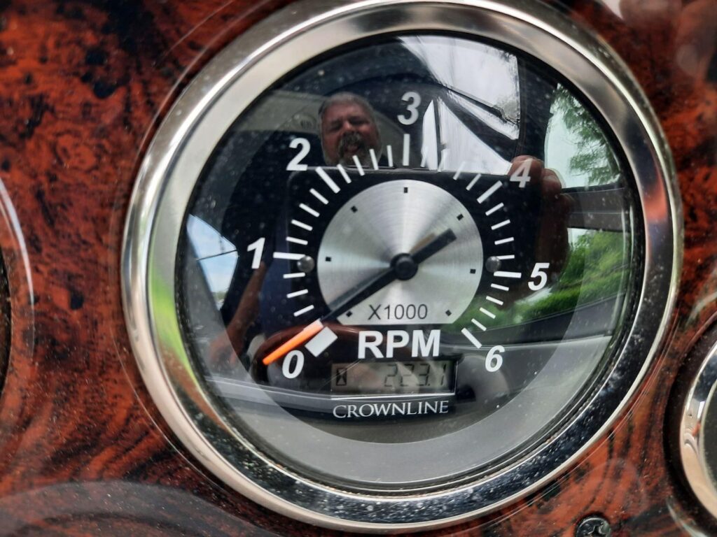 boat-dashboard-idle-speed