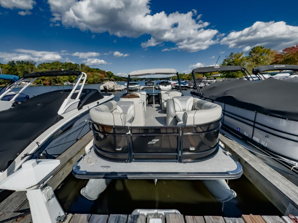 starcraft-pontoon-on-lake-hopatcong