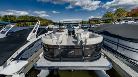starcraft-pontoon-on-lake-hopatcong